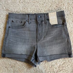 Madewell
High Rise Cuffed Denim Shorts with Magic Pockets